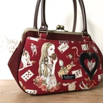 食いしんぼうアリスのがま口バッグ　2WAY（ラウンド・M）／黒　（24cm口金）