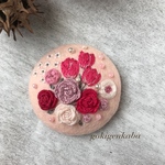 刺繍のブローチ