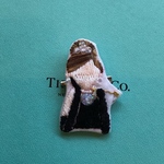 女の子刺繍ブローチ　“オードリー”