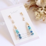flower  ステックピアス/イヤリング　ブルー
