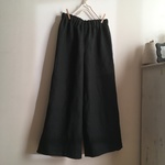 タンブラーウォッシュ加工リネン黒で作ったワイドパンツ