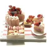 hand made  ミニチュア　ドールハウス       ストロベリーシャルロットケーキセット