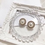 ~big pearl white earring~