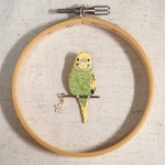 セキセイインコの手刺繍ブローチ