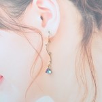 華奢なウェーブ（ストーン3）とスワロのトライアングル（5色）♡ピアス・イヤリング♪【K18・K14GF/14kgf対応】