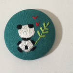 訳あり・パンダの手刺繍 くるみボタン