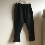 タンブラーウォッシュ加工リネン黒で作ったサルエルパンツ