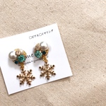 ビジュー雪の結晶ピアス