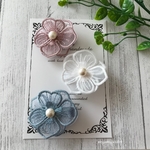 レース と 刺繍 の フラワー ヘアクリップ　／　ベビーヘアクリップ　キッズヘアクリップ　滑り止め付き