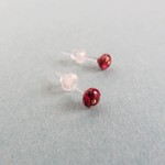 ミズヒキの一粒樹脂ピアス