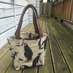 蝶ネクタイペンギンのトートバッグ・ベージュ