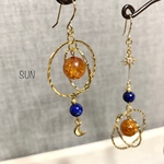 【受注製作】太陽と月と地球の惑星アシンメトリー★ピアスorイヤリング(オレンジ×ブルー)青(パーツ変更)クリスタル・ラピスラズリ 星 誕生石ゆらゆら揺れるネジバネ