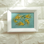 フランス刺繍による春のミモザリース　刺繍額