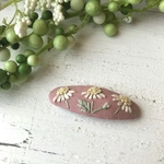 アスター刺繍の右髪用ヘアピン　いちごみるく