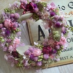 ヘリクリサムと千日紅のピンクwreath