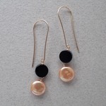 14kgf＊オニキスとパールのロングフックピアス