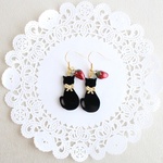 黒猫といちごのピアス