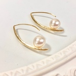 スワロフスキー パールのゴールドデザインピアス