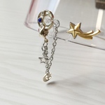 月と星が揺れる樹脂イヤリング