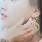 ✧*大人ベージュ×マーブルホワイトのピアス/イヤリング