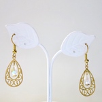 SALE価格❣️透かし雫とスワロフスキーのピアス