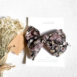 新作☘ カーサノンナ別注　リバティリボン pinwheel   bow ヘアリボンクリップピン ウィルトシャー　ブラックペッパー　 Mサイズ