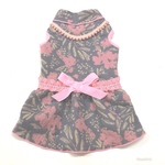 ペールトーンのエレガントなワンピース