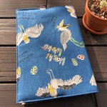 A5ソフトカバー用21.7㎝ブックカバー★読書withハシビロコウ☆青
