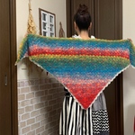 ダイアゴナルステッチのカラフル三角ショール