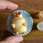 にっこりうさぎさん🐰さくらんぼのせ ブローチ