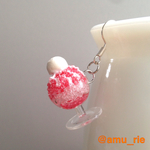 ミニチュア　かき氷のピアス　イチゴミルク