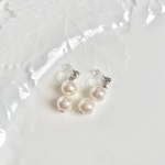 ふたごパールの揺れるノンホールピアス