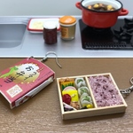新作　令和記念赤飯シューマイ弁当のピアス