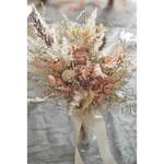 bouquet ベージュピンクとアイボリーのブーケ　ウェディング　前撮り　ドライフラワーパンパス