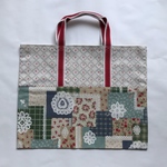 縦32cm × 横 41cmレッスンバック・お稽古バック・手提げバック・絵本バック・音楽バック・図工バック・入園入学グッズ・いちご柄