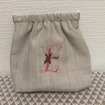  イニシャル刺繍バネポーチ