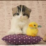 羊毛フェルト　猫　フワフワな キジシロ猫ちゃん　キジ白　ねこ　ネコ　猫フィギュア　