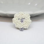 ひつじの刺繍ブローチ