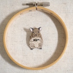 デグーの手刺繍ブローチ
