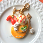再販♡いちごとアイスのパンケーキ キーホルダー、バッグチャーム