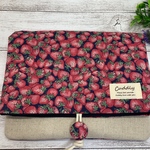 Mサイズ母子手帳入れ B6  イチゴ　お薬手帳　