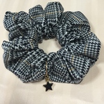 チャーム付きハンドメイド シュシュ