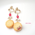 ビスケットサンド いちごジャム♡ イヤリング/ピアス フェイクスイーツ