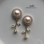 パールローズピアス ／　イヤリング