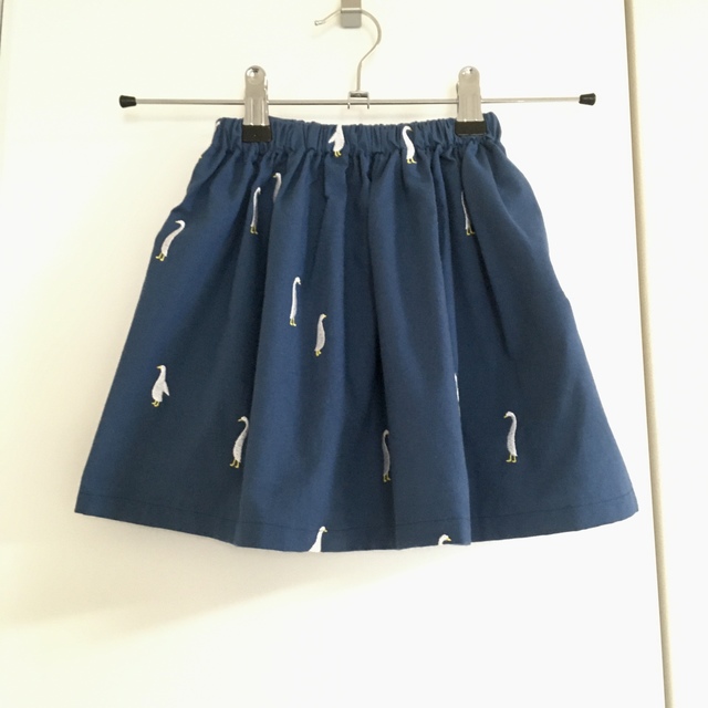 子供スカート**ガチョウの刺繍が入ってる珍しい生地