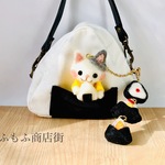 おにぎりポーチとおにぎり大好きな猫ちゃん（男の子）