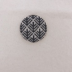 こぎん刺しのブローチ〈松笠×黒色〉3.8cm