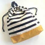 巾着　３５×３１　ネイビーボーダー×マスタード　イカリ　持ち手・名前タグ付き