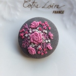 刺繍ブローチ