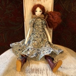 La fille Porte-bonheur  リバティの服を着た女の子のドール　ソフィーズブロッサム